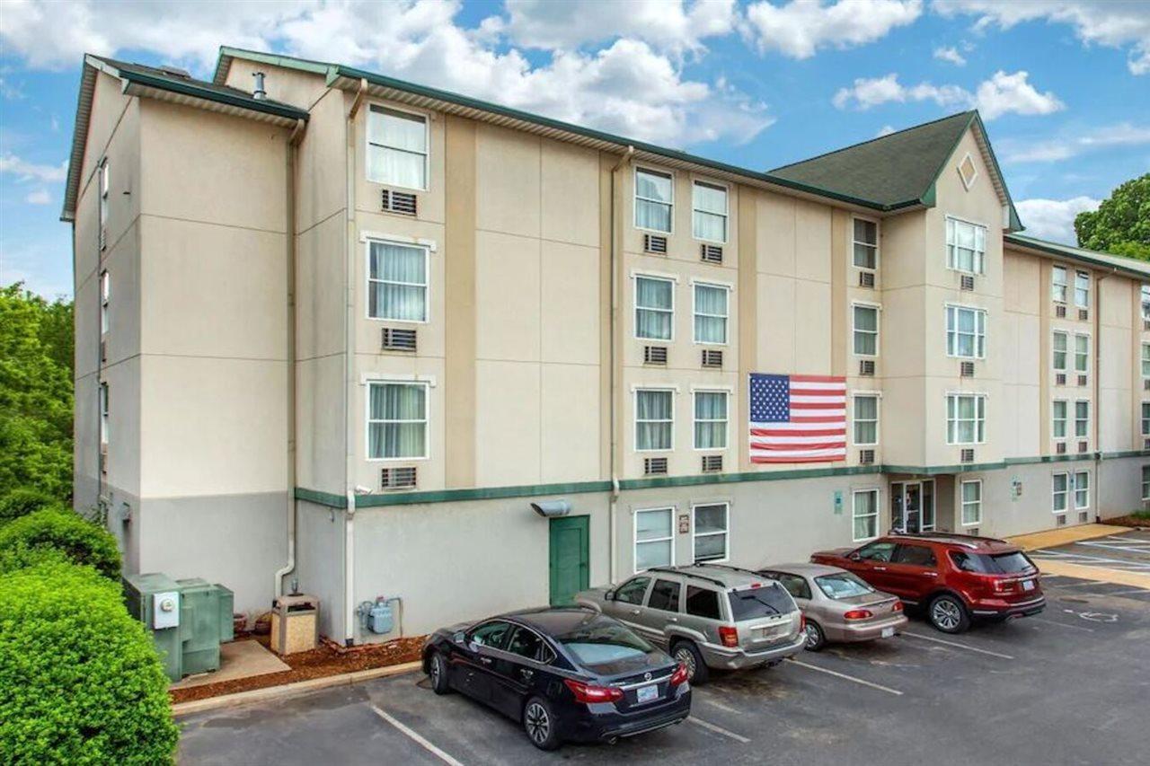 Rodeway Inn & Suites Near Outlet Mall - Asheville Eksteriør billede