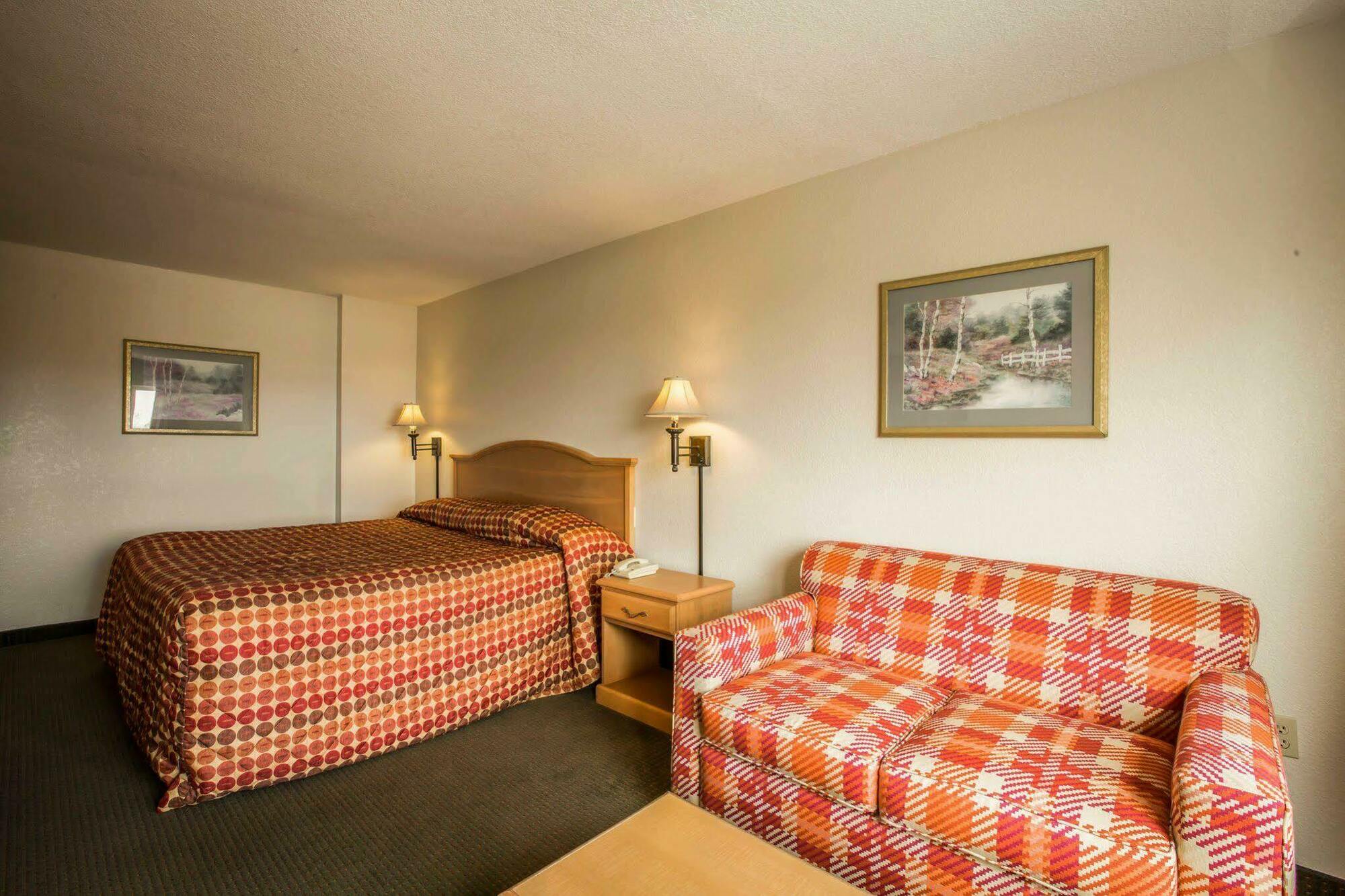 Rodeway Inn & Suites Near Outlet Mall - Asheville Eksteriør billede